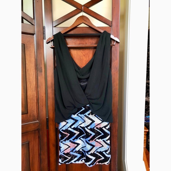 Black/sequin chevron deep V open Back Mini - Picture 3 of 4